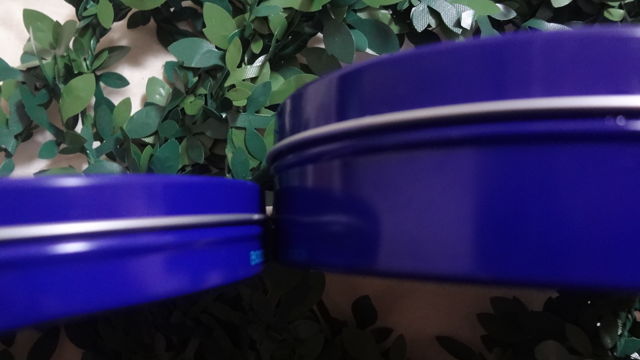 ニベアの青缶、大と小の比較